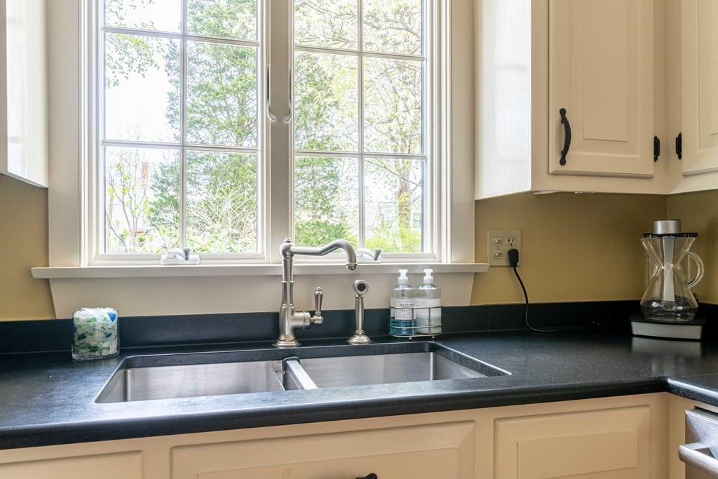 16 Middle Street Hingham, MA 02043 - Photo 10 of 29