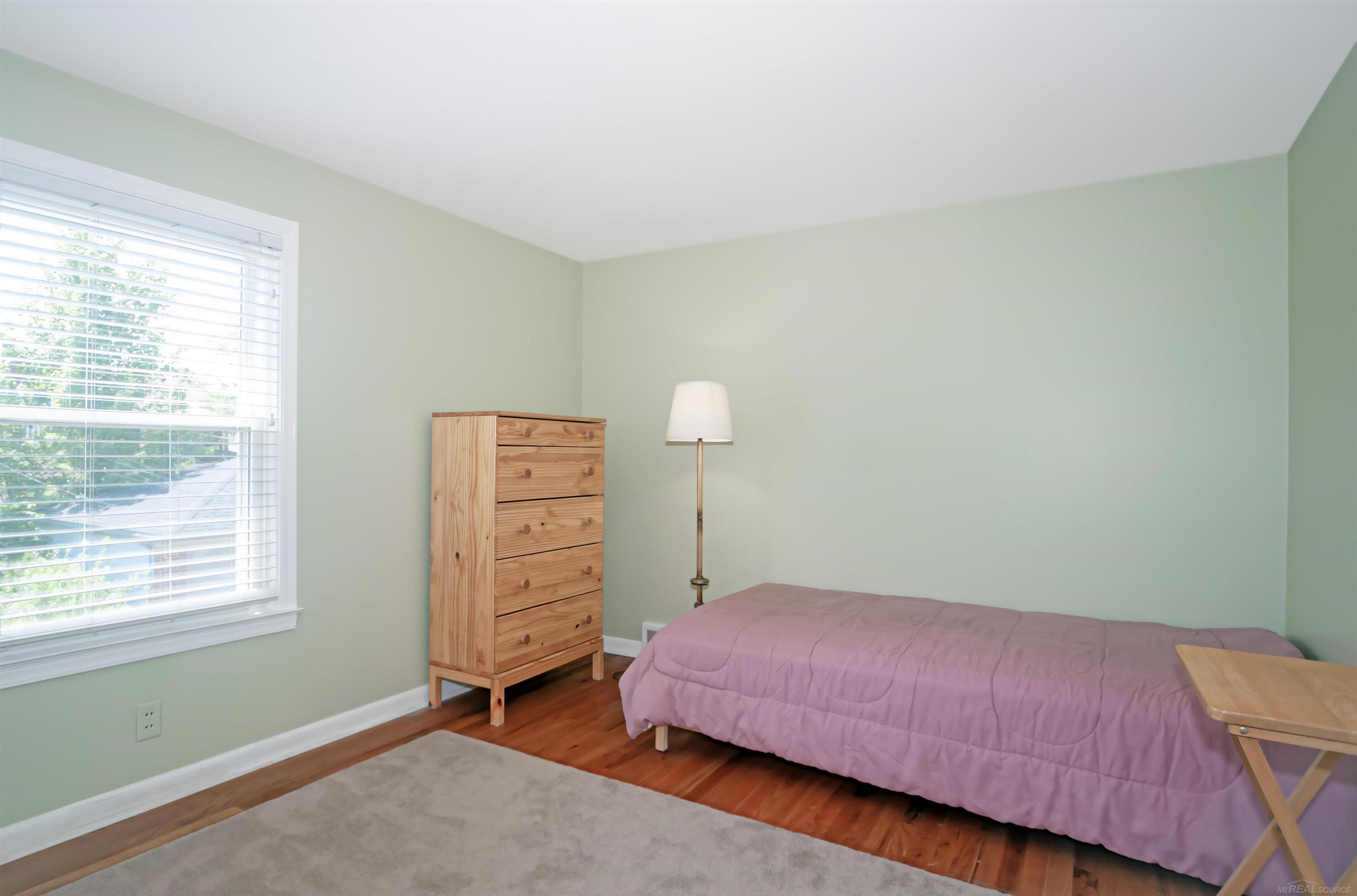 1723 Hawthorne Road Grosse Pointe, MI 48236 - Photo 32 of 47 50219839-C5482410-651C-418C-AE42-E08A9A2A0038.JPG