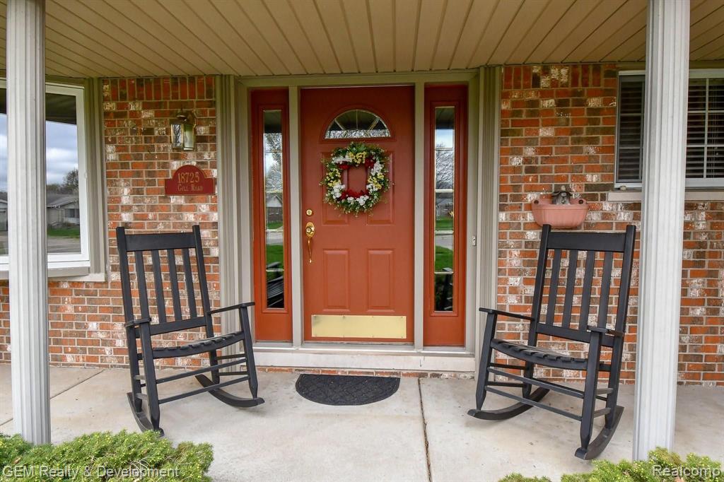 18725 Gill Road Livonia, MI 48152 - Photo 2 of 36