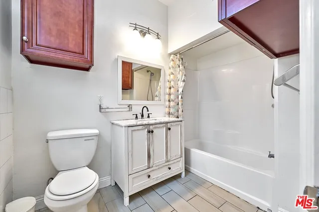 $895,000 | 1147 South Mariposa Avenue, Los Angeles, CA 90006