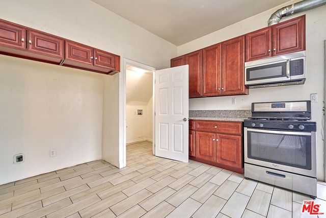 $895,000 | 1147 South Mariposa Avenue, Los Angeles, CA 90006