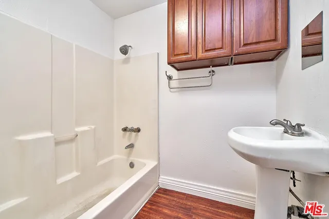 $895,000 | 1147 South Mariposa Avenue, Los Angeles, CA 90006