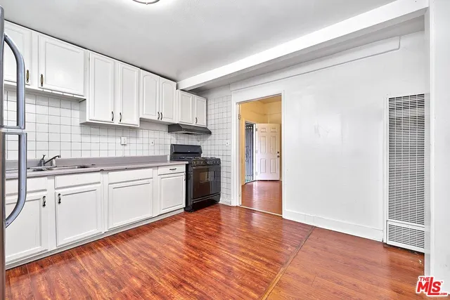 $895,000 | 1147 South Mariposa Avenue, Los Angeles, CA 90006