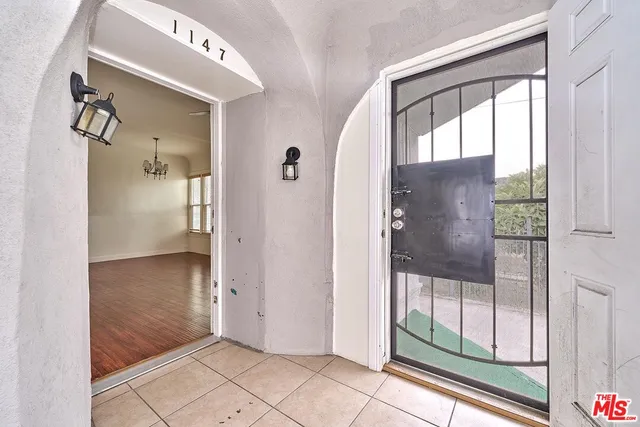 $895,000 | 1147 South Mariposa Avenue, Los Angeles, CA 90006