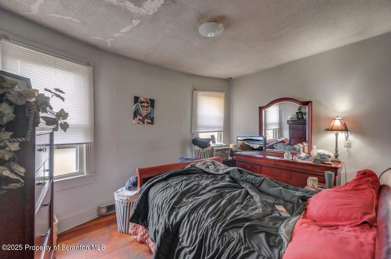 516 Harrison Avenue Scranton, PA 18510 - Photo 43 of 74 a bed room with a bed and a lamp