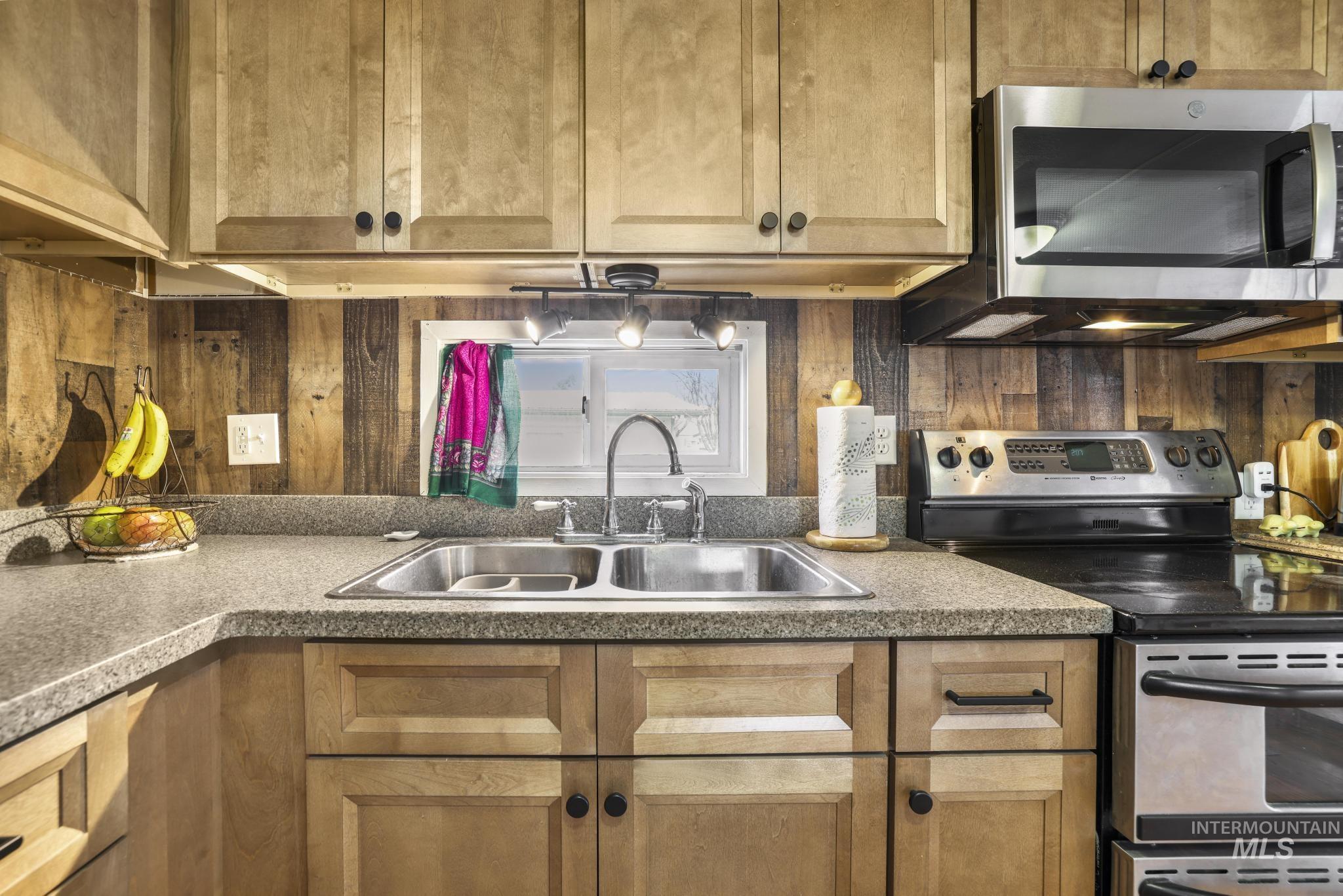 198 South Hills Road, Unit 45 Twin Falls, ID 83301 - Photo 13 of 25 Kitchen featuring stainless steel appliances, dark countertops, and wood finish cabinetry