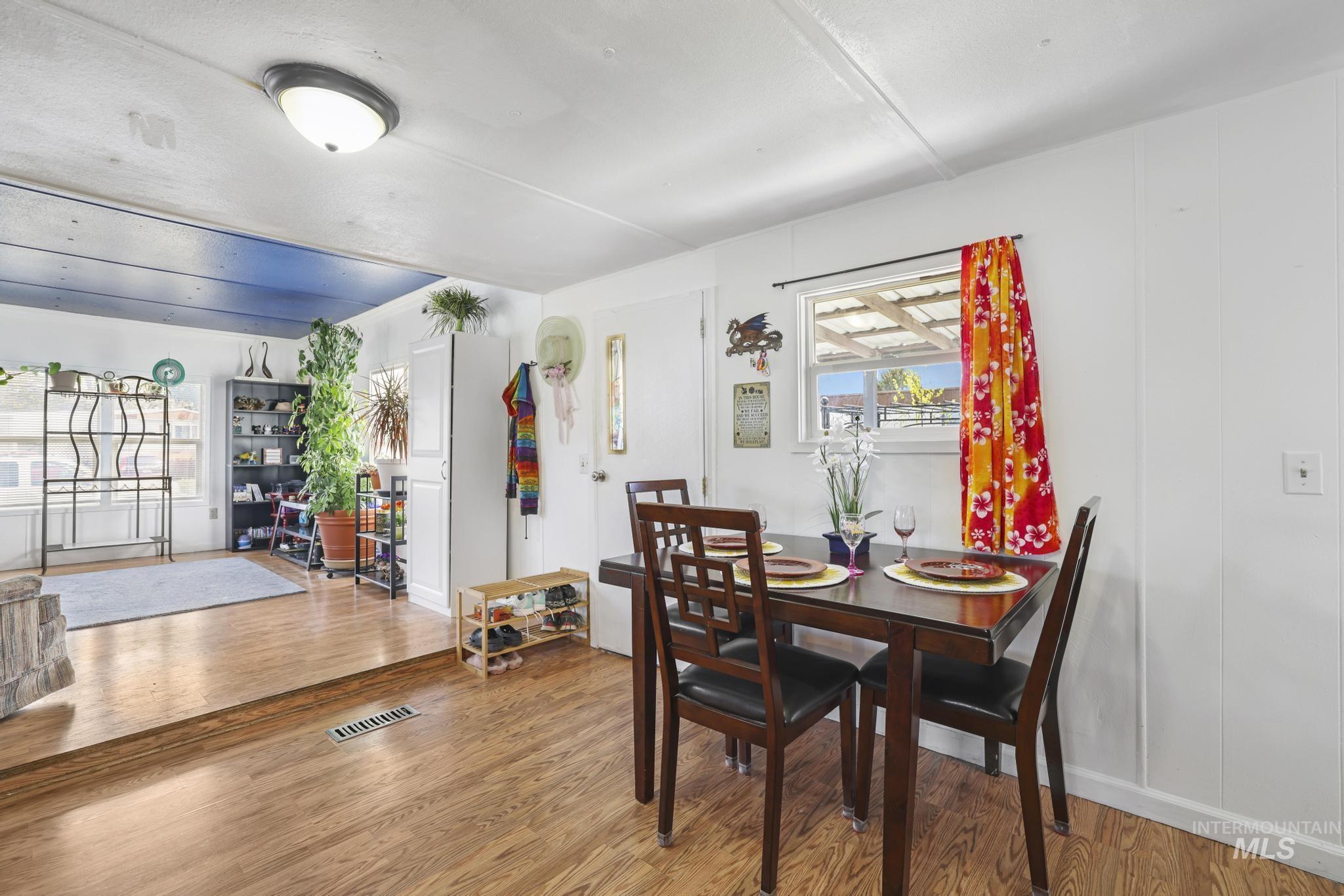 198 South Hills Road, Unit 45 Twin Falls, ID 83301 - Photo 22 of 25 Dining area with wood finished floors