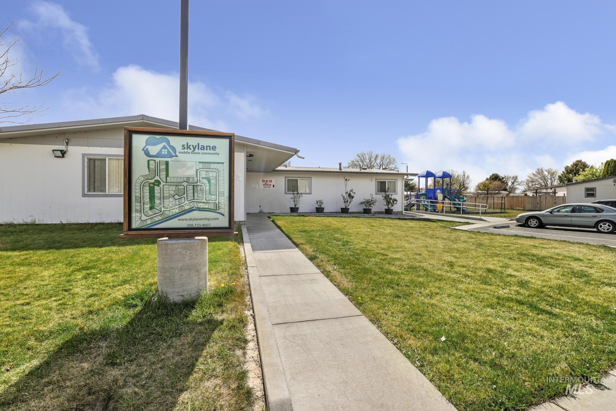 198 South Hills Road, Unit 45 Twin Falls, ID 83301 - Photo 3 of 25 View of front of house featuring a front yard