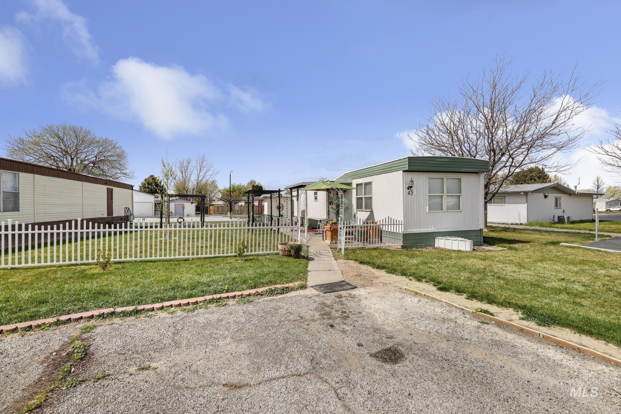 198 South Hills Road, Unit 45 Twin Falls, ID 83301 - Photo 7 of 25 View of front of home with a fenced front yard and a residential view