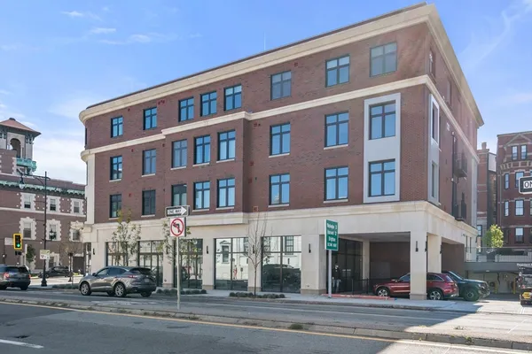 $6,500 | 69 Walnut Street, Unit 2, Brookline, MA 02445