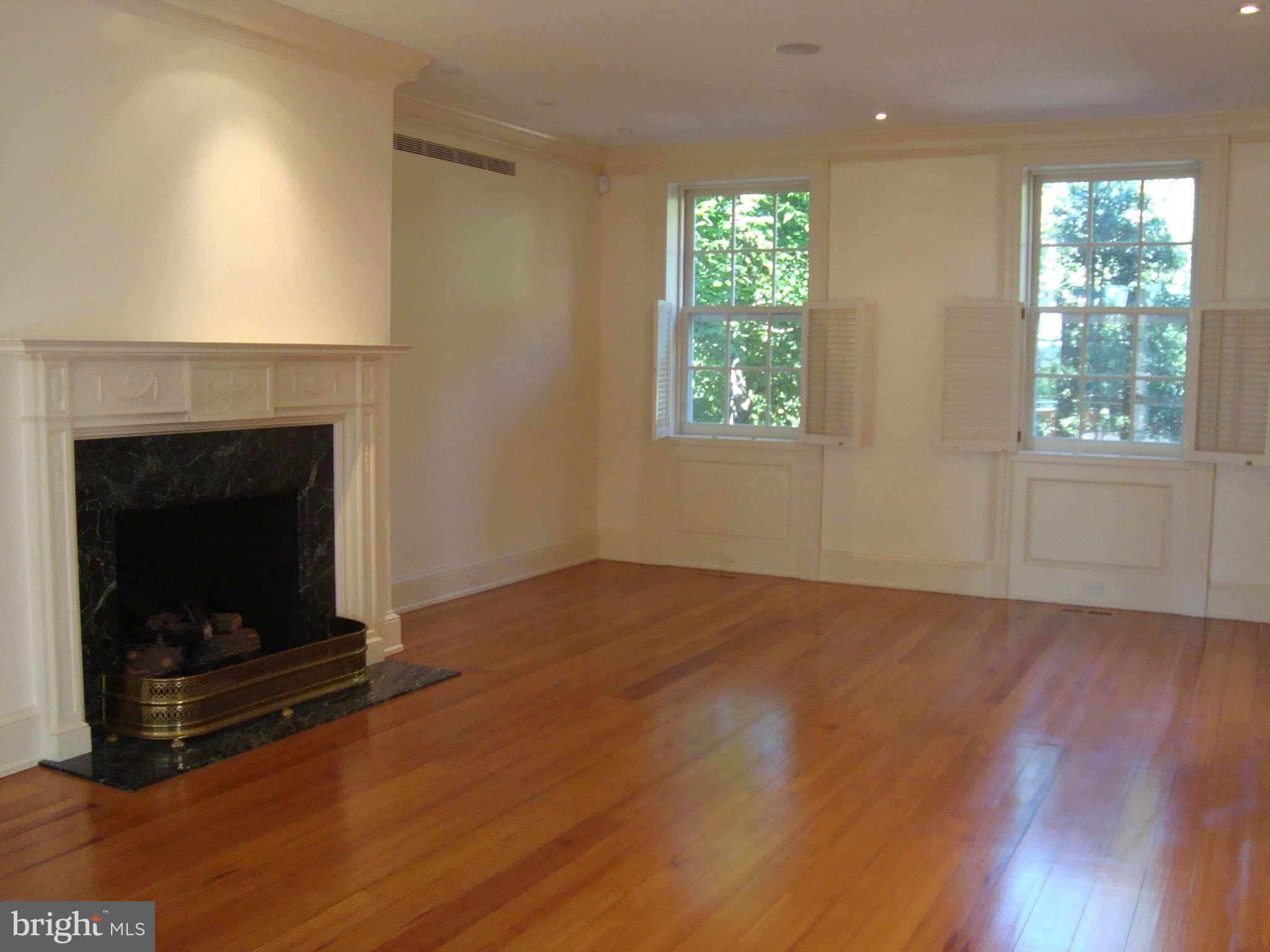 3114 Q Street Northwest Washington, DC 20007 - Photo 3 of 28 Living Room