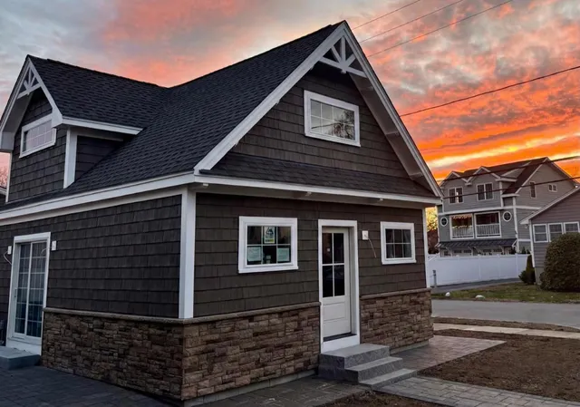 $3,000 | 28 Emerald Avenue, Unit B, Hampton, NH 03842