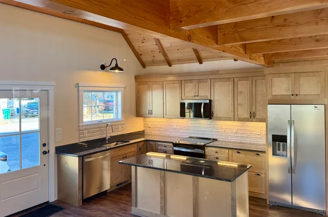 $3,000 | 28 Emerald Avenue, Unit B, Hampton, NH 03842