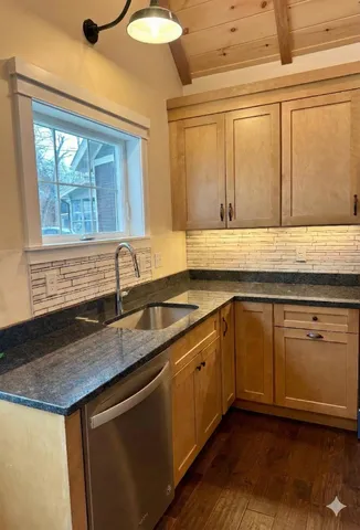 $3,000 | 28 Emerald Avenue, Unit B, Hampton, NH 03842