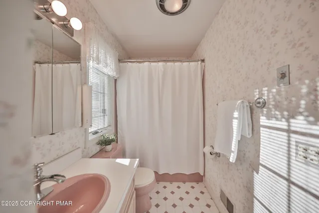 $310,000 | 319 West Windsor Road, Saylorsburg, PA 18353