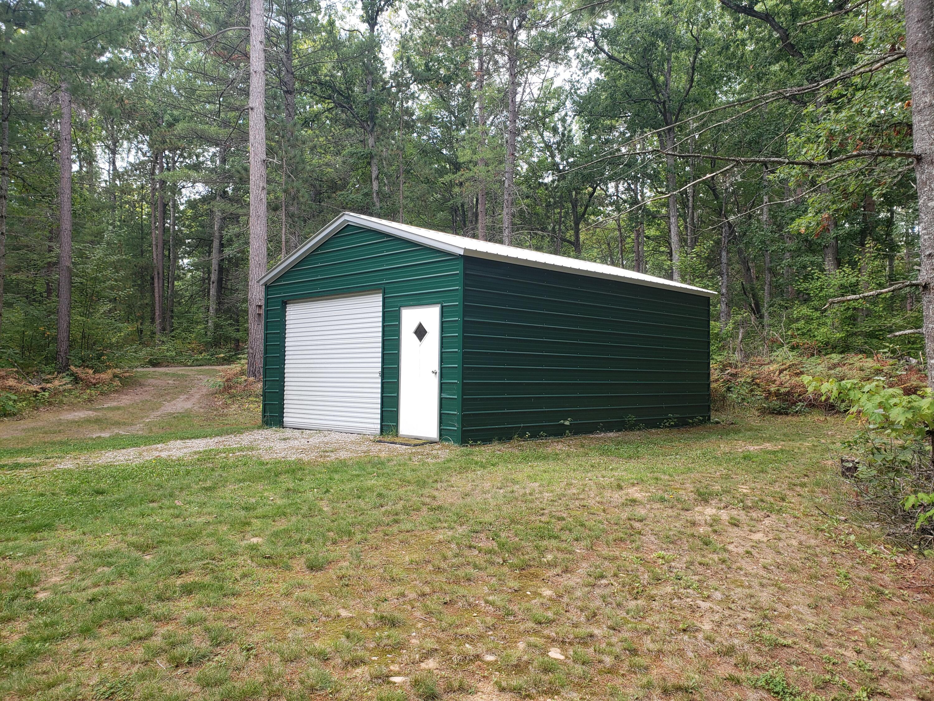 10476 Forester Road Roscommon, MI 48653 - Photo 3 of 17 Gallery Image 3