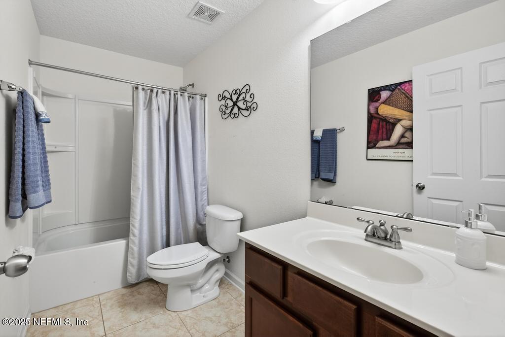 4042 Trail Ridge Road Middleburg, FL 32068 - Photo 33 of 54 Guest Bathroom