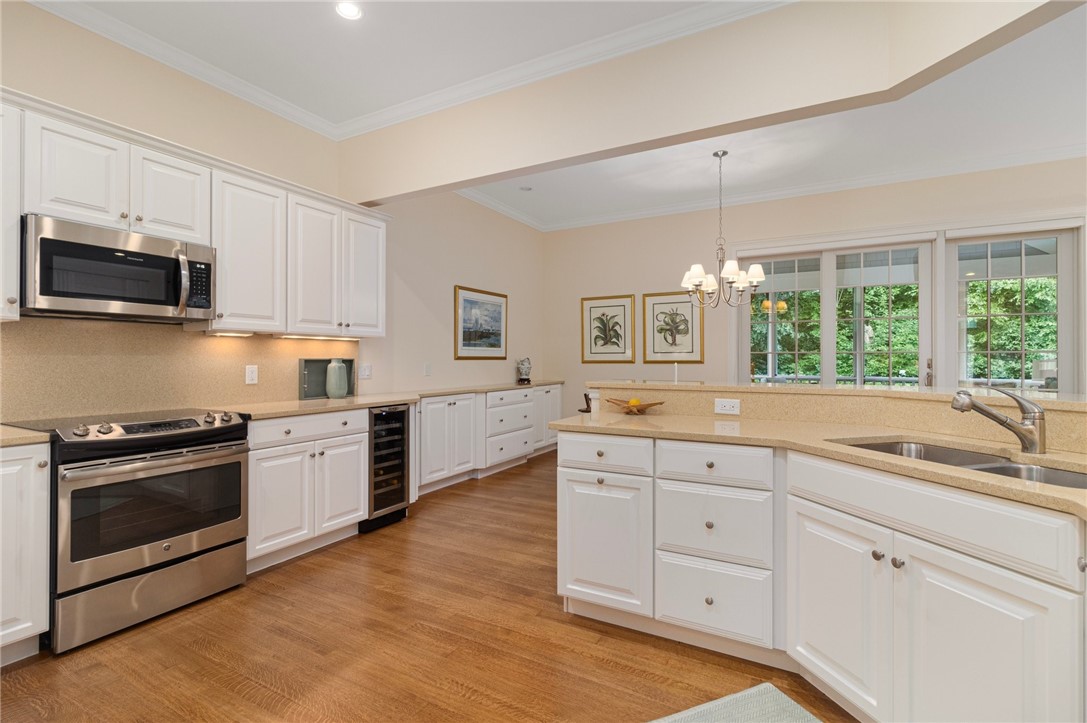 37 Newbury Drive Westerly, RI 02891 - Photo 17 of 42