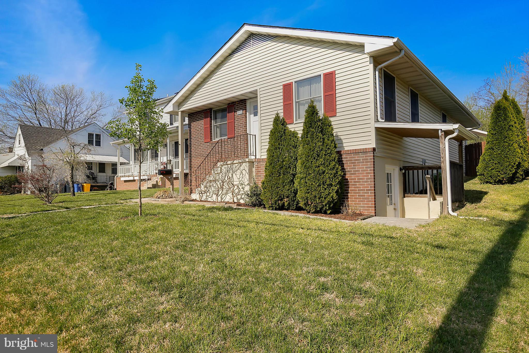 915 Courtney Road Baltimore, MD 21227 - Photo 2 of 30 Exterior (Front)