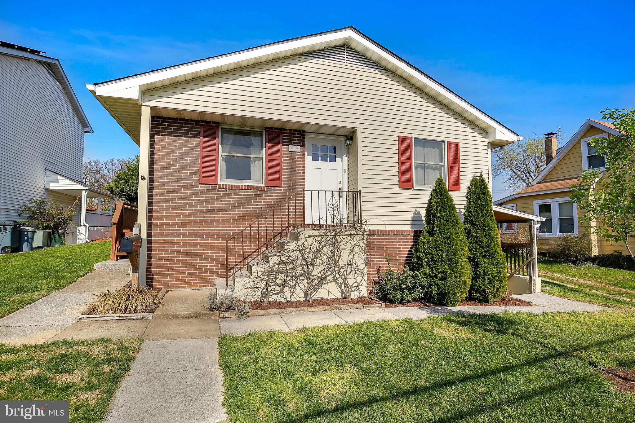 915 Courtney Road Baltimore, MD 21227 - Photo 3 of 30 Exterior (Front)