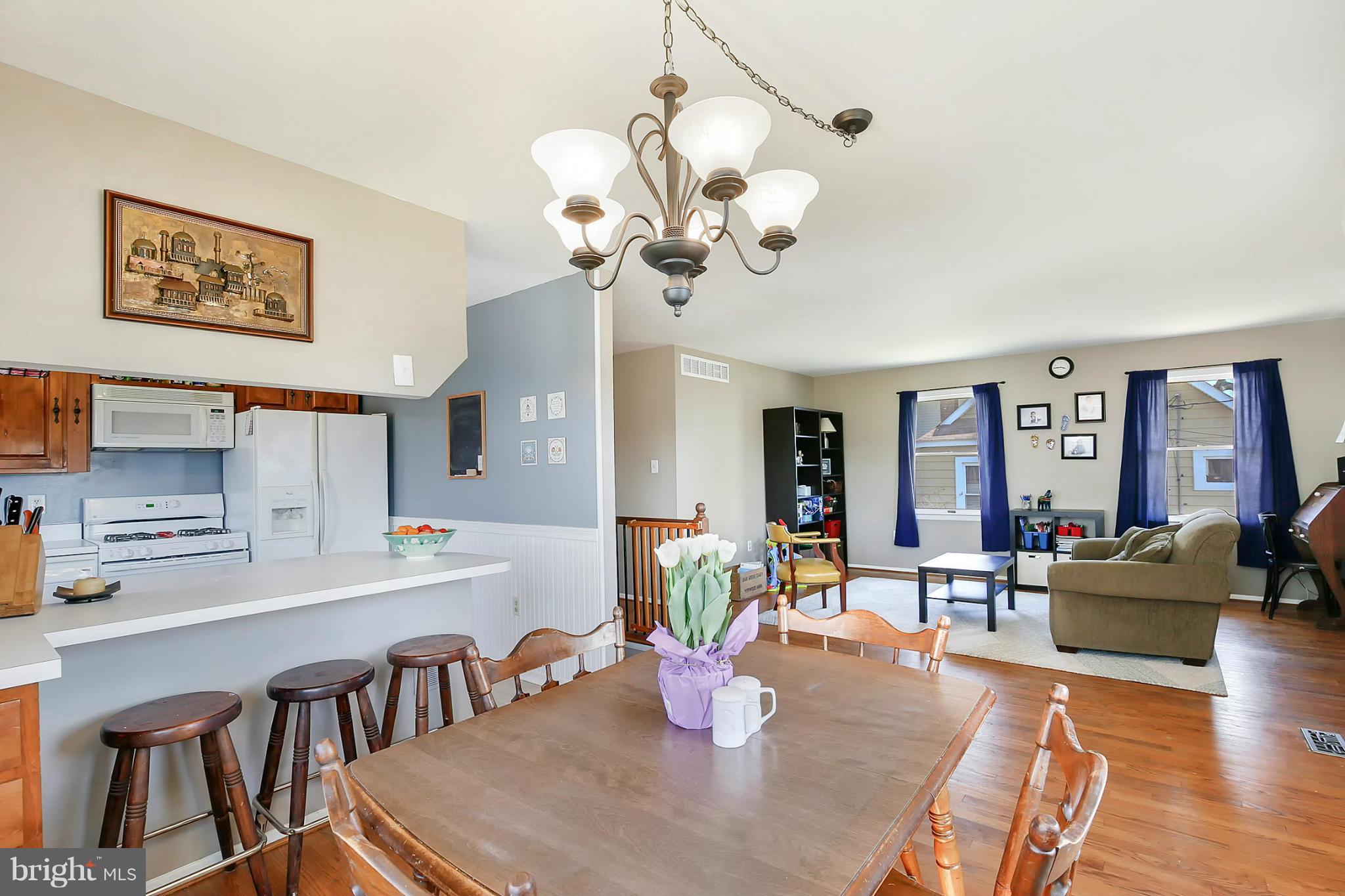 915 Courtney Road Baltimore, MD 21227 - Photo 8 of 30 Dining Room