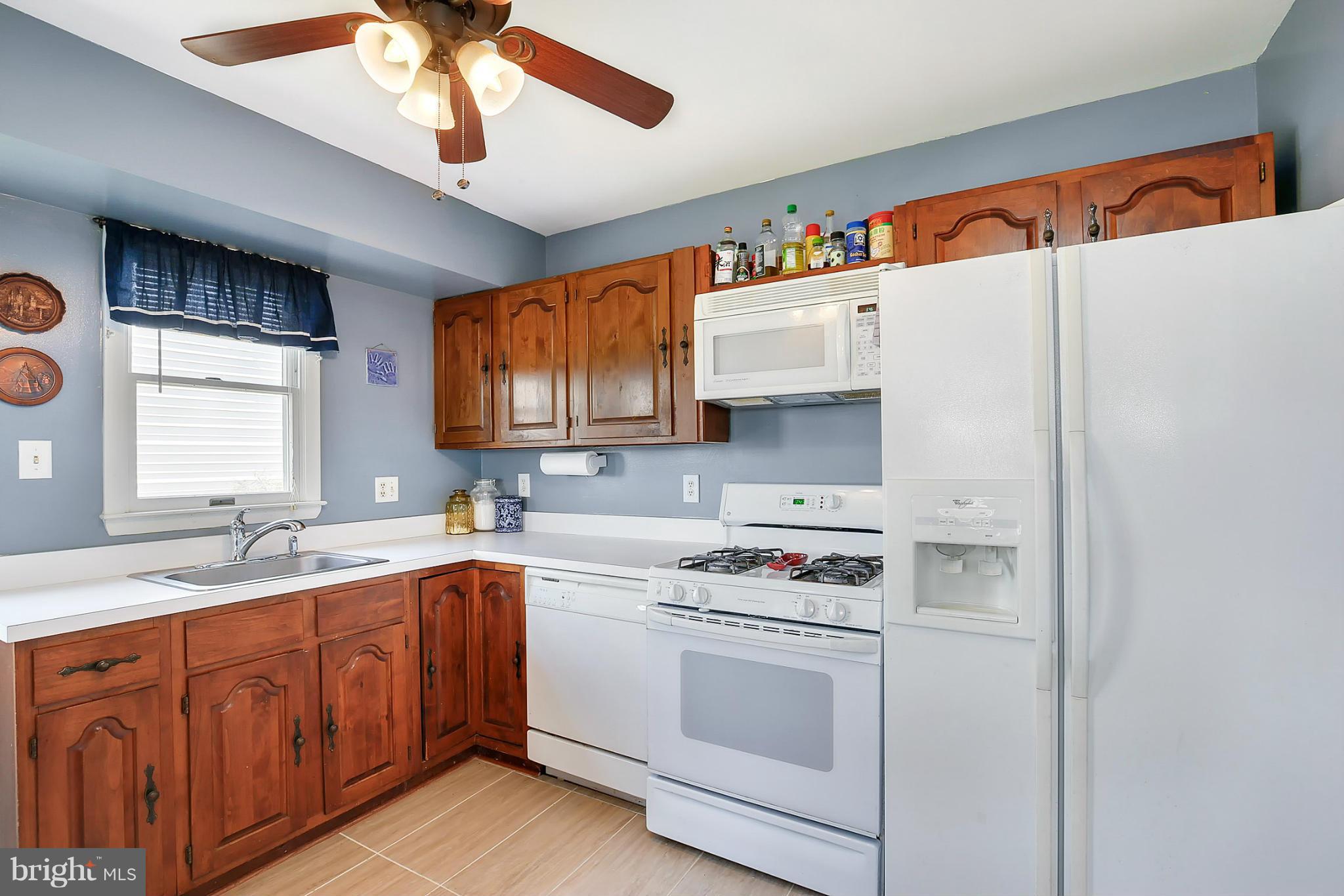 915 Courtney Road Baltimore, MD 21227 - Photo 9 of 30 Kitchen