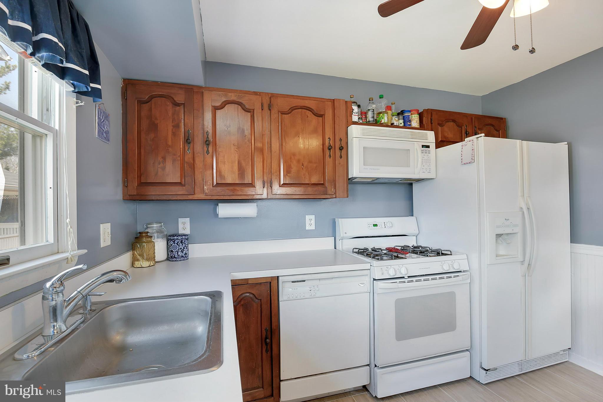 915 Courtney Road Baltimore, MD 21227 - Photo 10 of 30 Kitchen