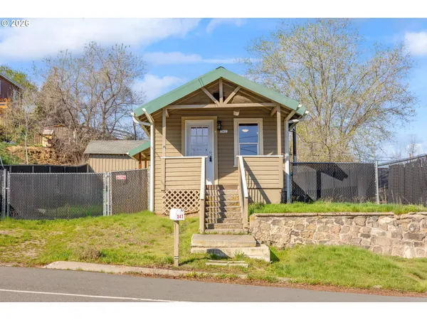 a view of backyard of house