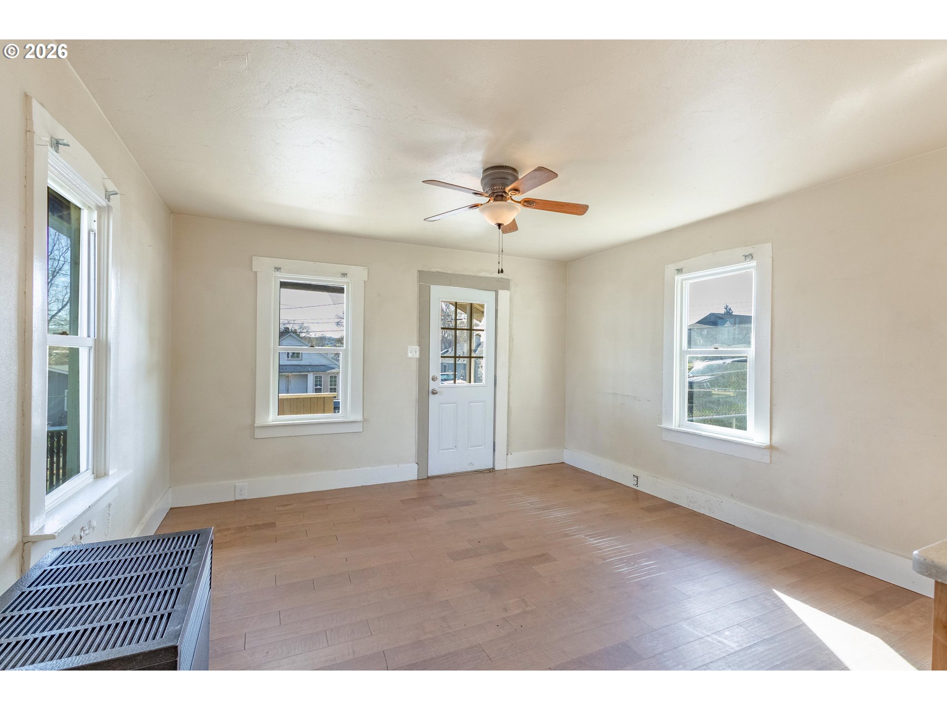 342 Southeast 7th Street Madras, OR 97741 - Photo 7 of 22 a view of an empty room with a window