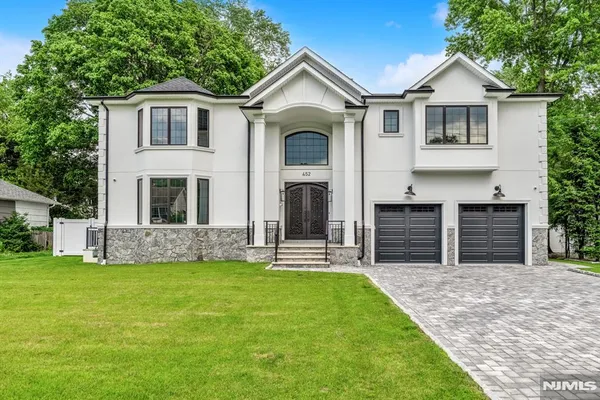 $2,300,000 | 452 Oregon Street, Paramus, NJ 07652