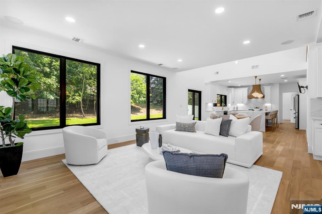 452 Oregon Street Paramus, NJ 07652 - Photo 15 of 50