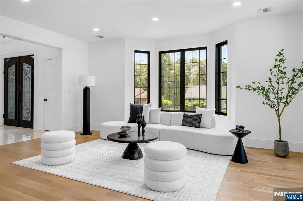 452 Oregon Street Paramus, NJ 07652 - Photo 20 of 50