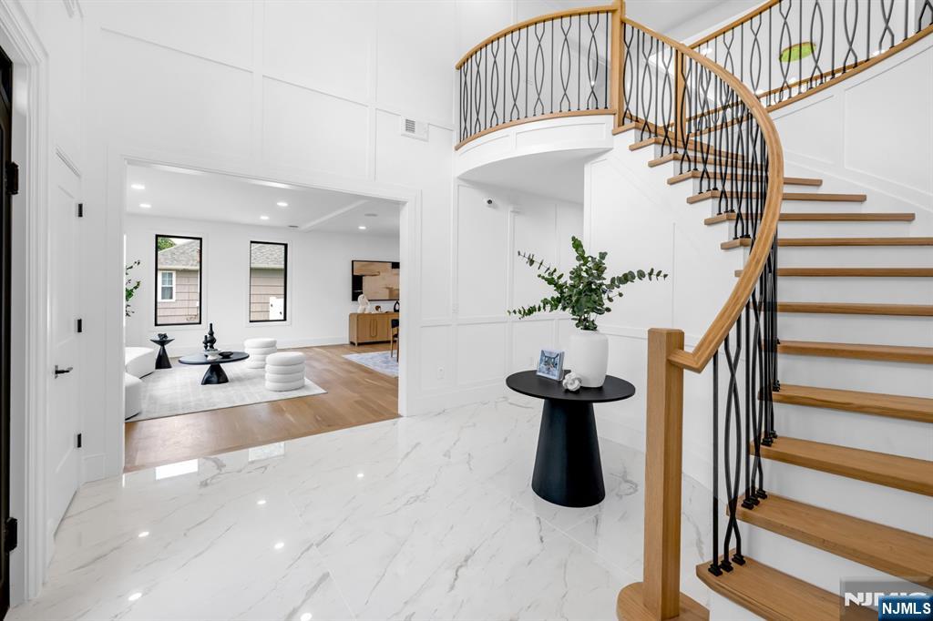 452 Oregon Street Paramus, NJ 07652 - Photo 2 of 50