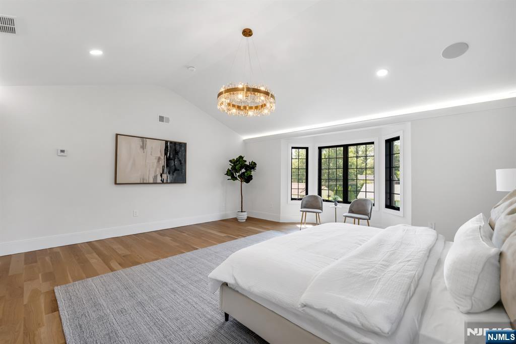 452 Oregon Street Paramus, NJ 07652 - Photo 29 of 50