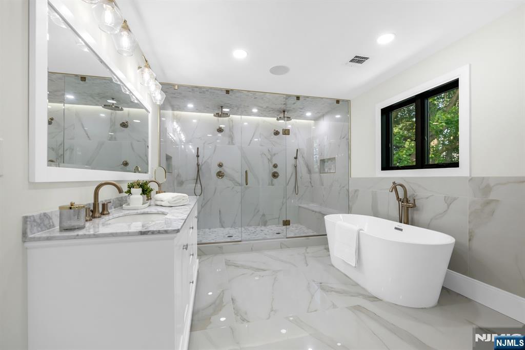 452 Oregon Street Paramus, NJ 07652 - Photo 31 of 50