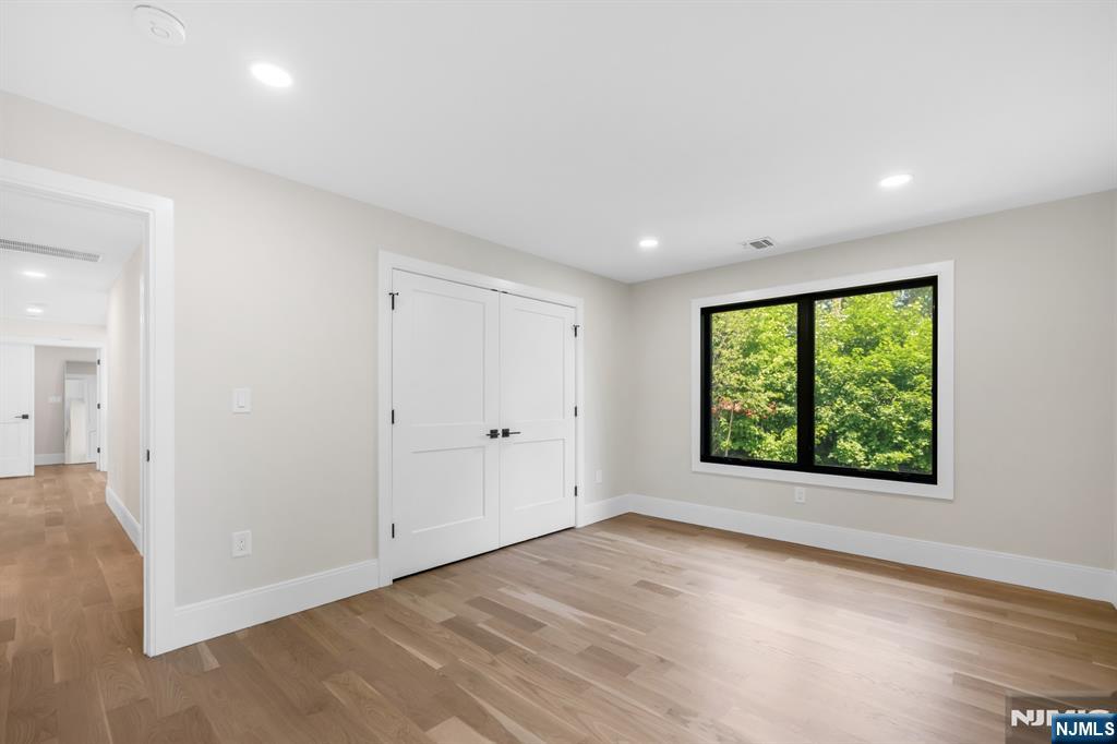 452 Oregon Street Paramus, NJ 07652 - Photo 37 of 50