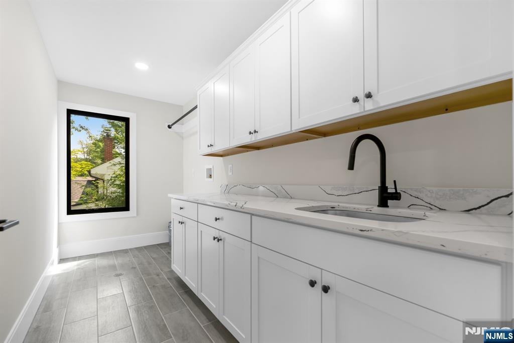 452 Oregon Street Paramus, NJ 07652 - Photo 38 of 50