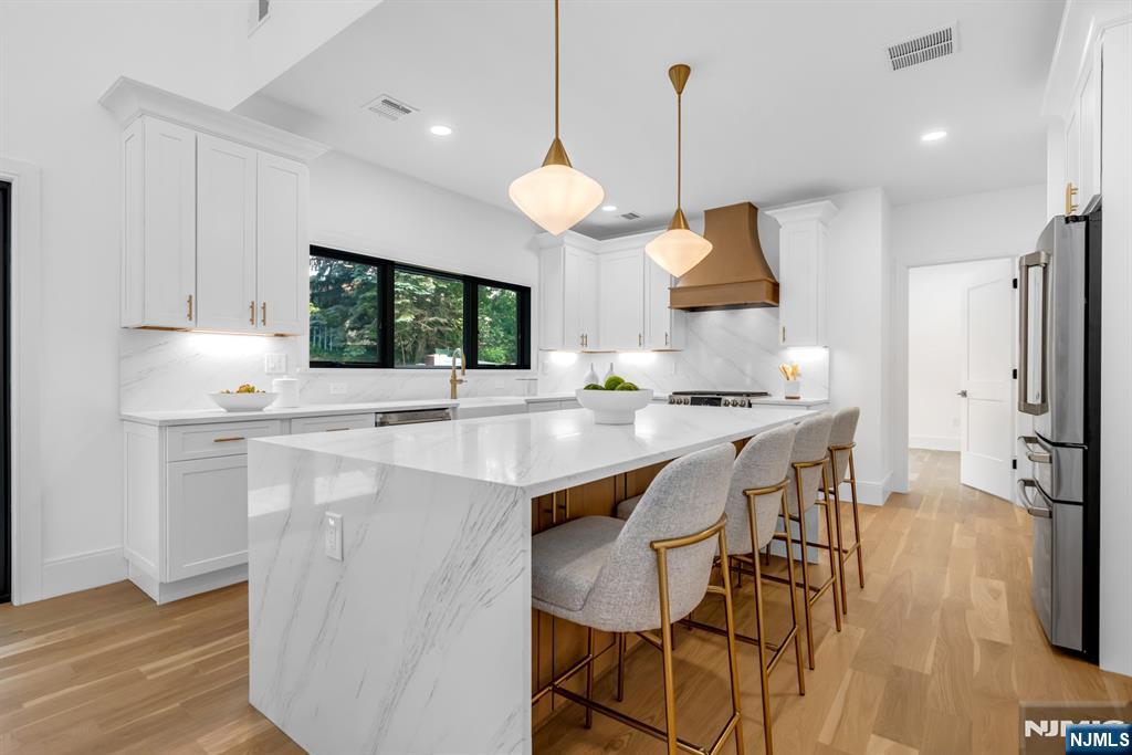 452 Oregon Street Paramus, NJ 07652 - Photo 4 of 50