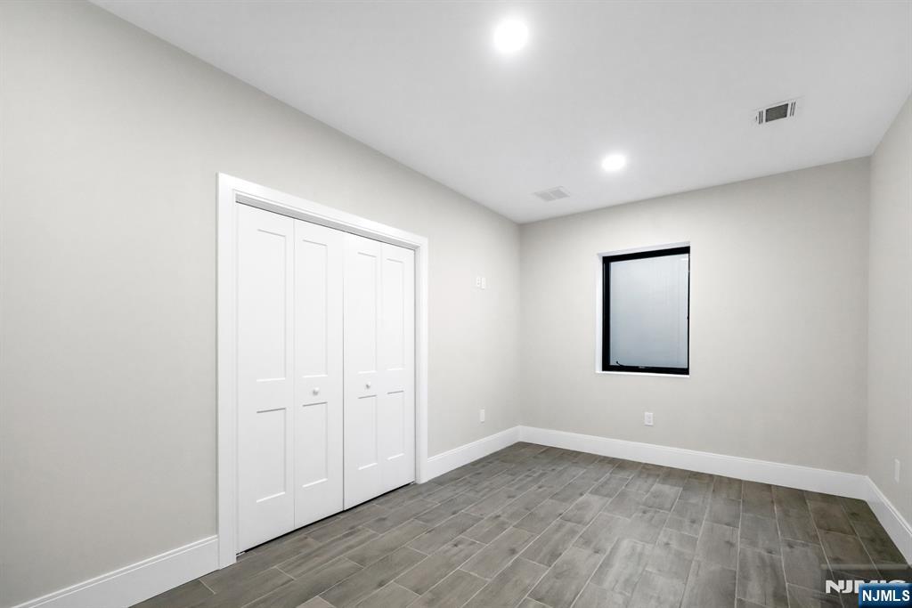 452 Oregon Street Paramus, NJ 07652 - Photo 41 of 50