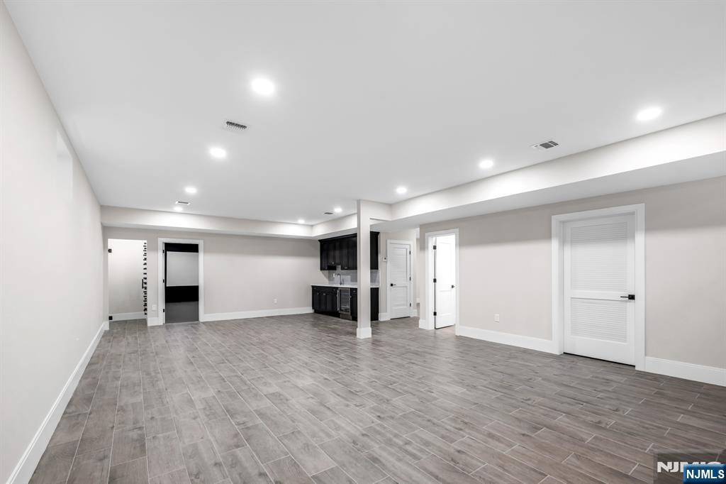 452 Oregon Street Paramus, NJ 07652 - Photo 47 of 50