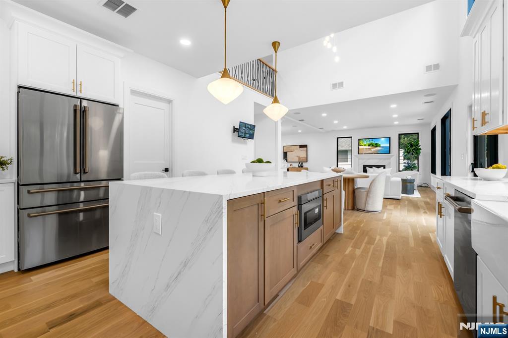 452 Oregon Street Paramus, NJ 07652 - Photo 7 of 50