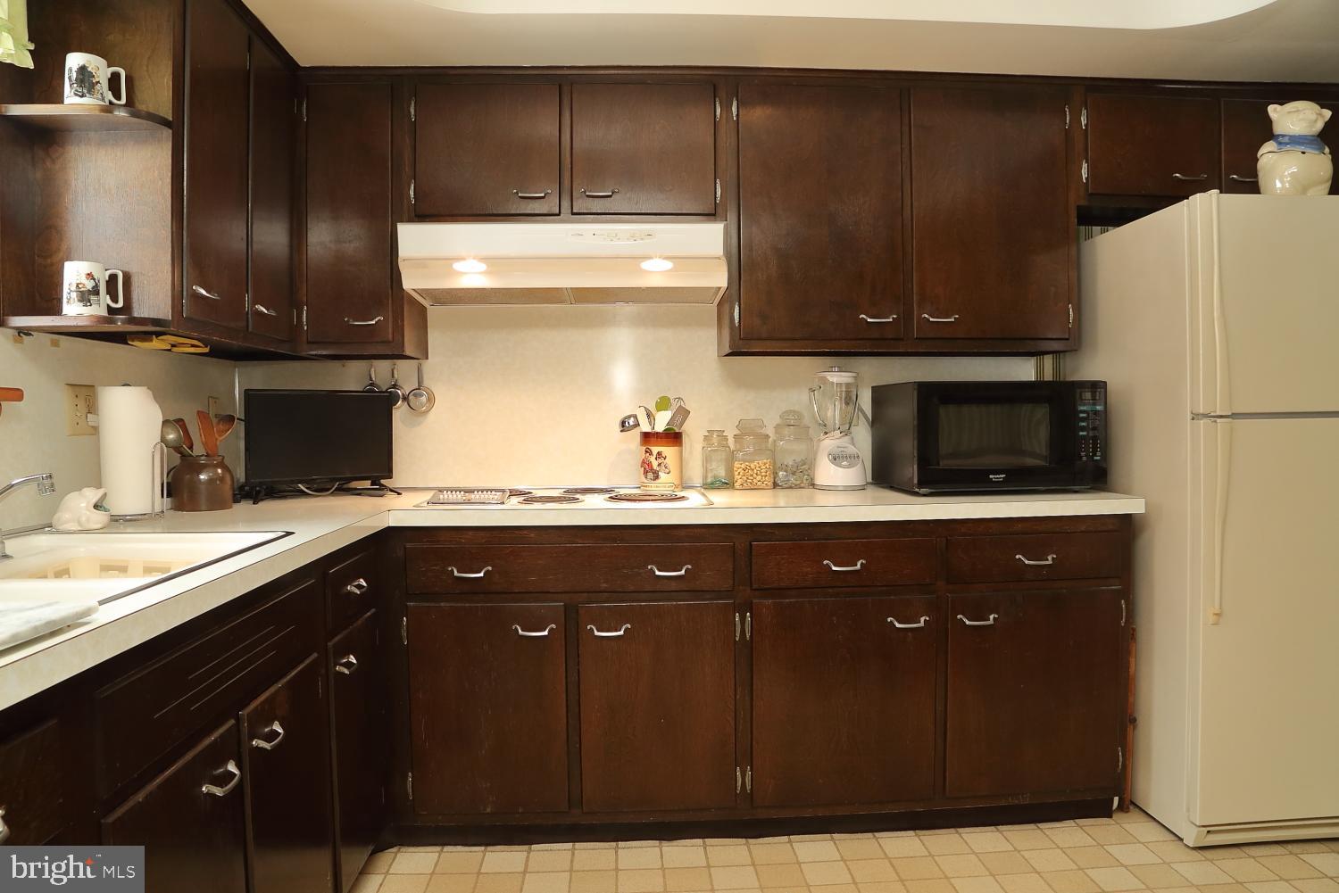 1141 Devonshire Road Lancaster, PA 17601 - Photo 8 of 38 Gallery Image 8