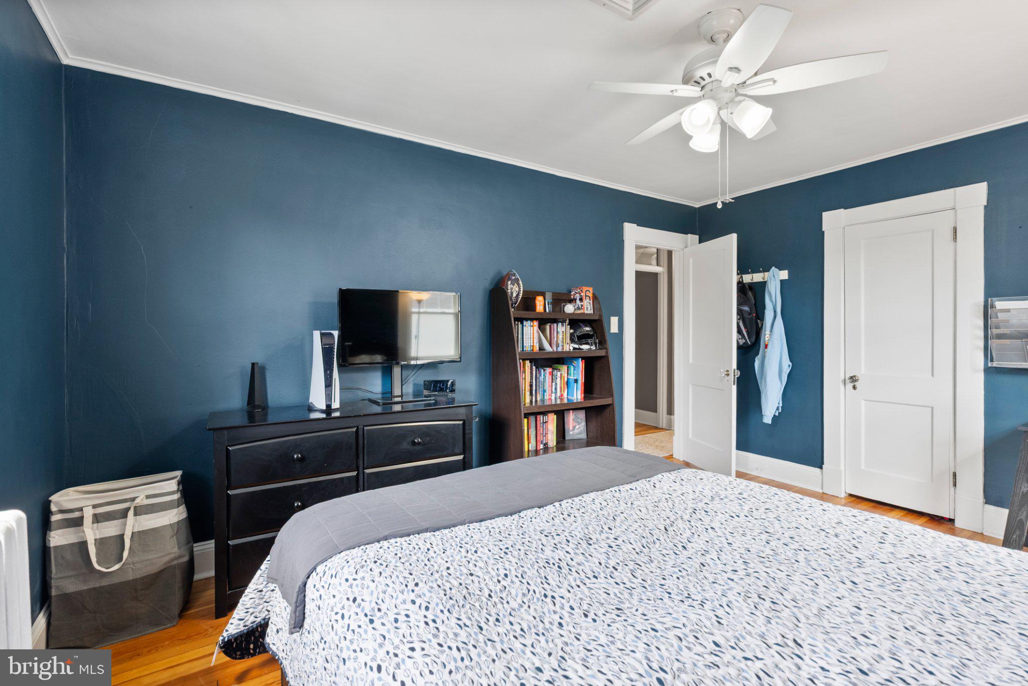 620 Murdock Road Baltimore, MD 21212 - Photo 28 of 41 Cozy retreat with bold blue walls.