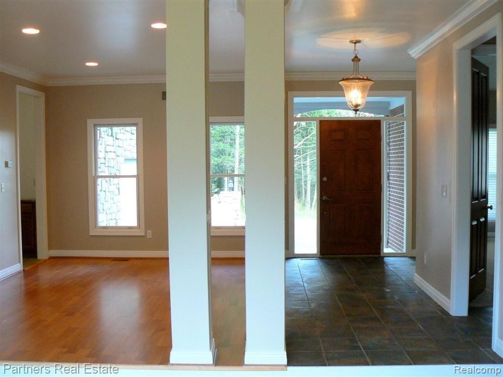 11141 Hyne Road Brighton, MI 48114 - Photo 4 of 35 Contemporary Elegance.jpg