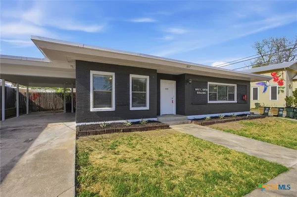 $1,649 | 302 West San Antonio Street, Unit 101, San Marcos, TX 78666