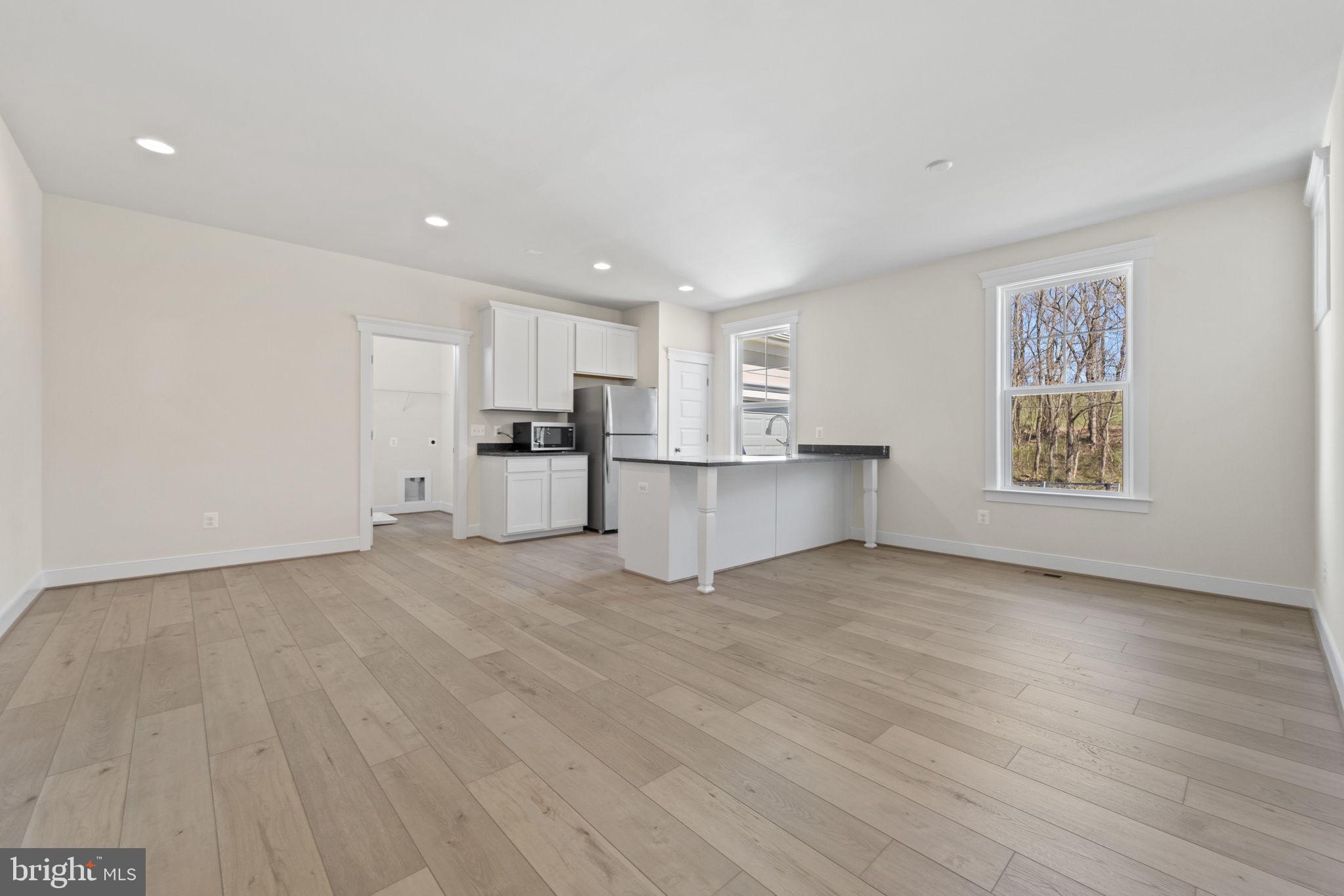 40900 Tarleton Drive Leesburg, VA 20176 - Photo 32 of 63 Main Level In law Suite - Kitchenette/living room