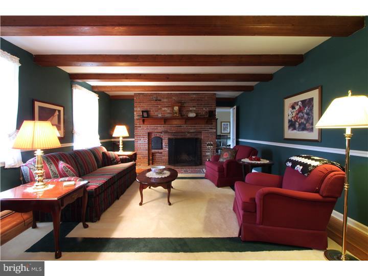 1055 Valley Road Telford, PA 18969 - Photo 4 of 23 Living Room
