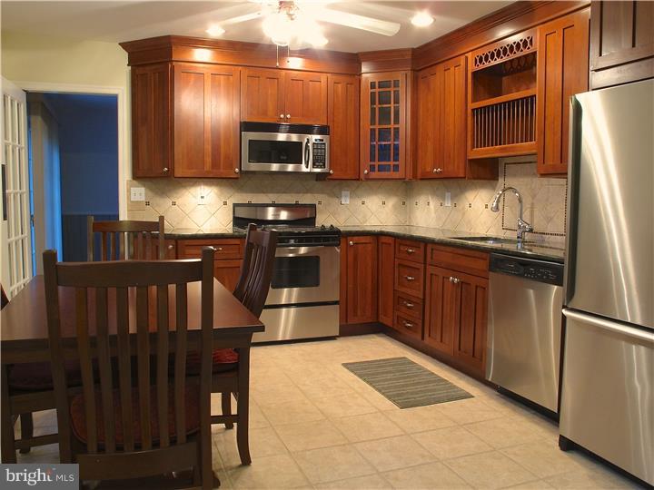 1055 Valley Road Telford, PA 18969 - Photo 8 of 23 Kitchen
