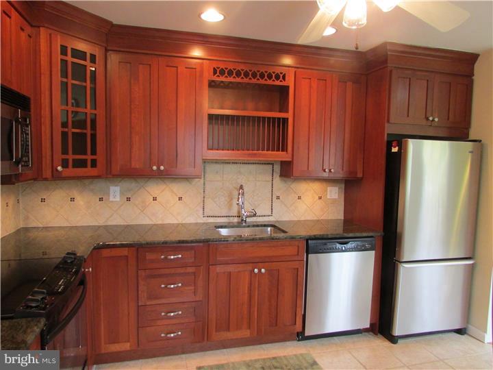 1055 Valley Road Telford, PA 18969 - Photo 9 of 23 Kitchen