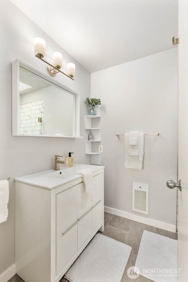 10237 Southeast 3rd Street, Unit 5 Bellevue, WA 98004 - Photo 22 of 35